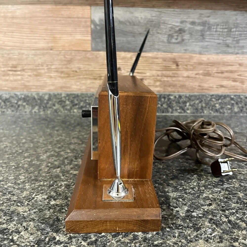Vintage MCM Desk Clock With 2 Sheaffer Ballpoint Pens Electric Tested Works